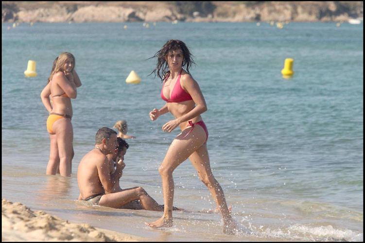 16P Penelope Cruz nude movie scenes and nipple slip paparazzi pics