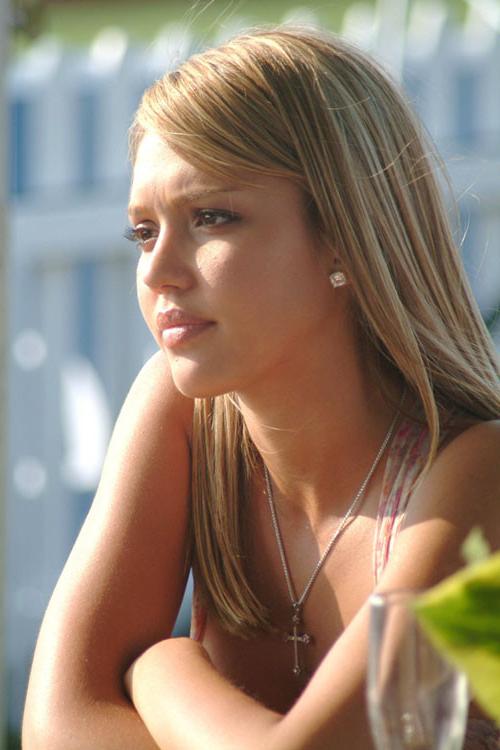 16P Jessica Alba have sex in wather and see thru paparazzi pictures