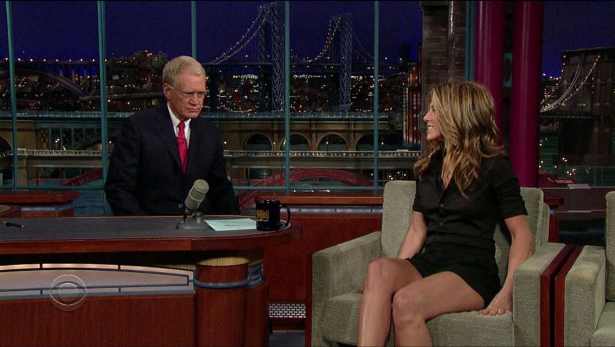 16P Jennifer Aniston exposed tits on beach pictures
