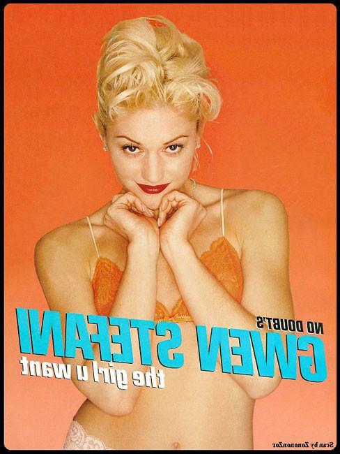 16P Blonde celebrity babe Gwen Stefani showing her sexy legs