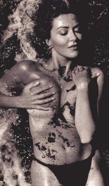 16P Well respected actress Sabrina Ferilli posing nude