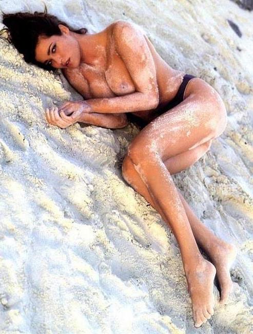 16P Charming Manuela Arcuri showing her really big nude breasts