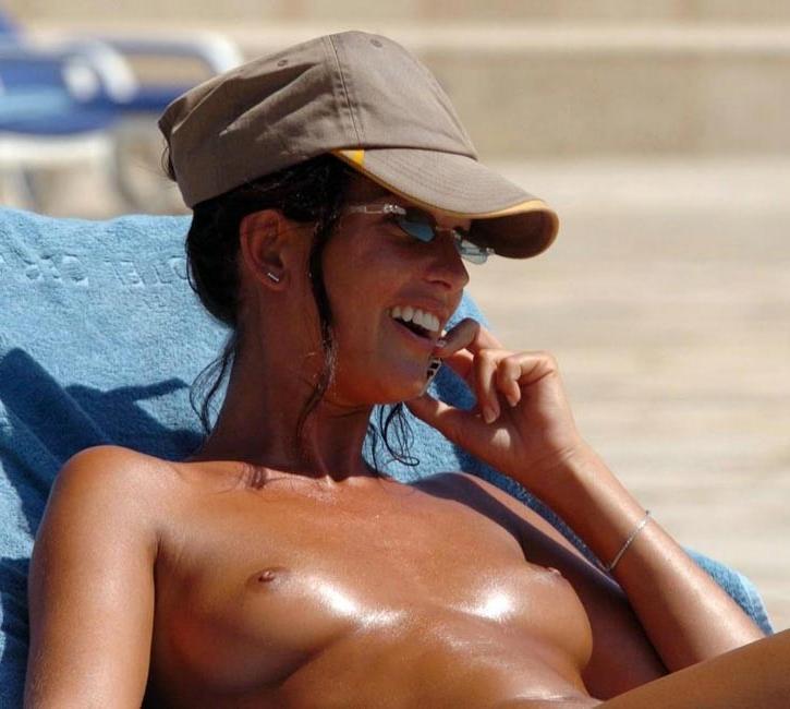 16P Italian supermodel Alessia Merz nude topless
