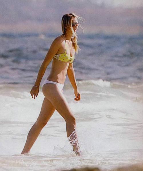 16P Maria Sharapova upskirt paparazzi pictures and posing very sexy