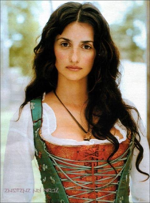 16P Hot latina actress Penelope Cruz showing her nice breasts