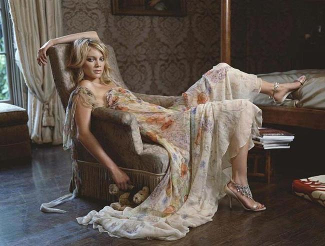 16P Sexy celebrity Amy Smart posing nude and in sexy lingerie