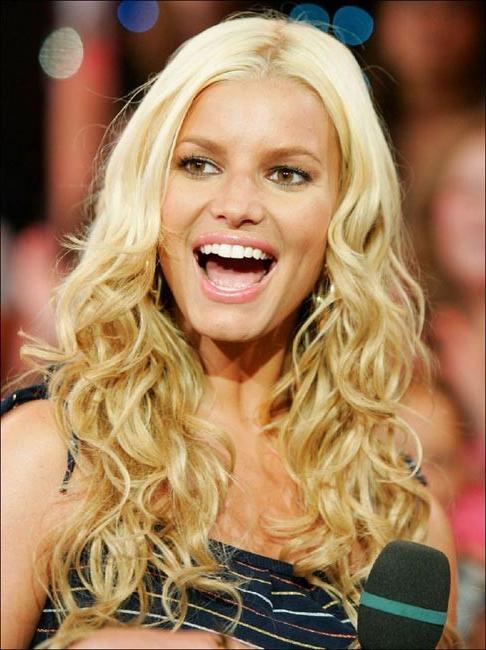 16P Famous celebrity Jesica Simpson varios sexy pictures