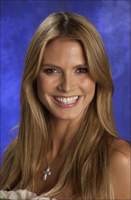 16P Blonde supermodel Heidi Klum posing in sexy lingerie