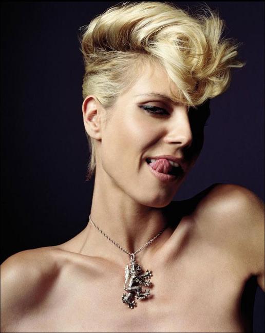 16P Blonde supermodel Heidi Klum posing in sexy lingerie