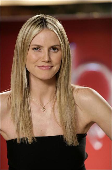 16P Blonde supermodel Heidi Klum posing in sexy lingerie
