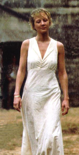 16P Anne Heche showing off nice tits