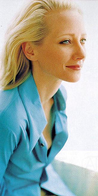 16P Anne Heche showing off nice tits