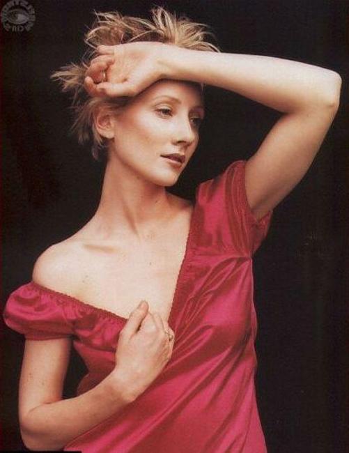 16P Anne Heche showing off nice tits