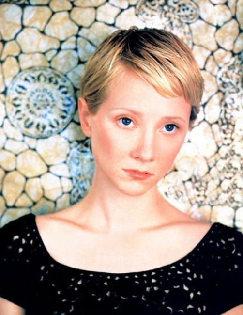 16P Anne Heche showing off nice tits