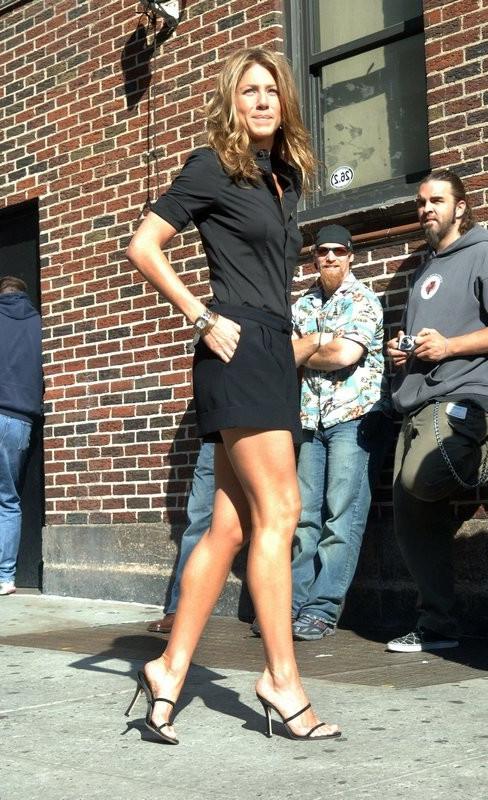 16P Perky breasted celebrity Jennifer Aniston topless