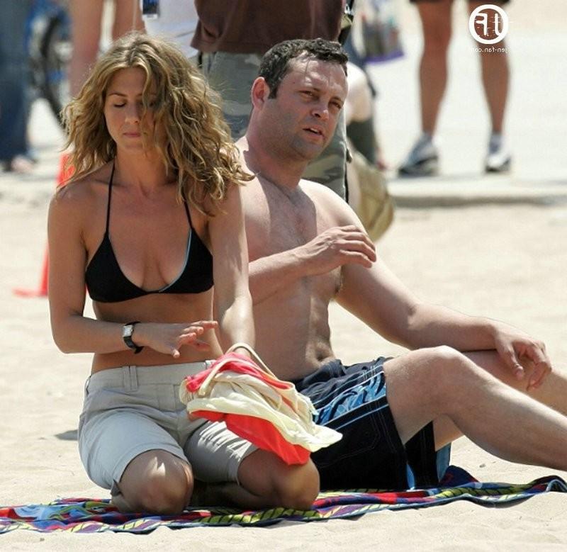16P Perky breasted celebrity Jennifer Aniston topless