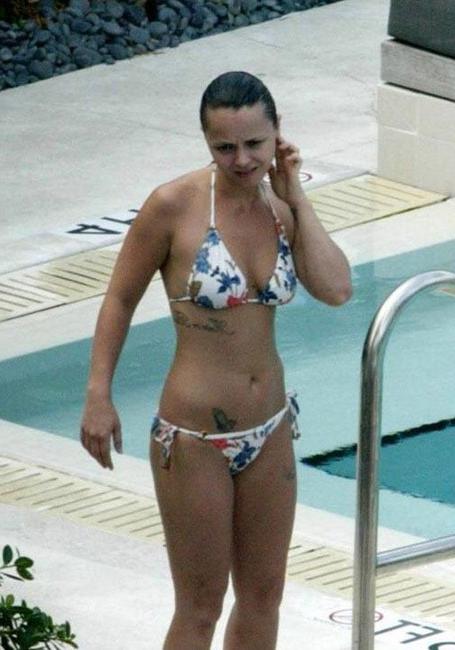16P Sweet celebrity Christina Ricci exclusive photos