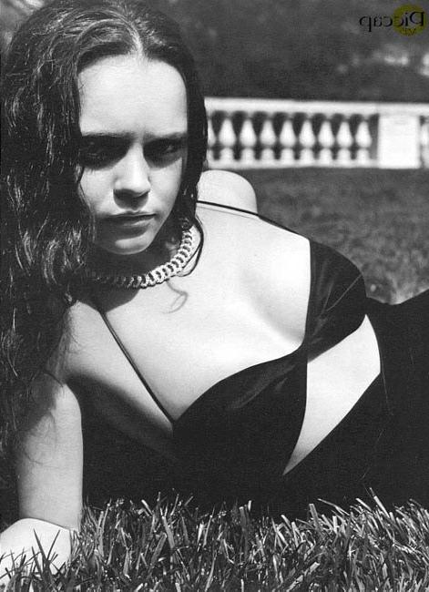 16P Sweet celebrity Christina Ricci exclusive photos