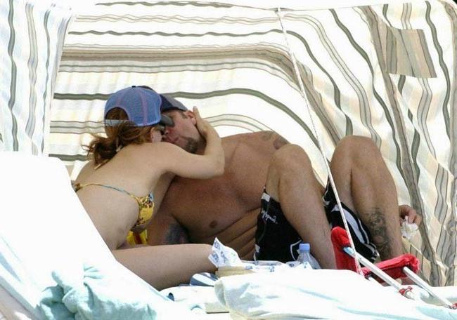 16P Sandra Bullock cought on the beach