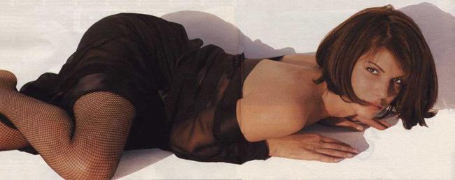 16P Sandra Bullock cought on the beach