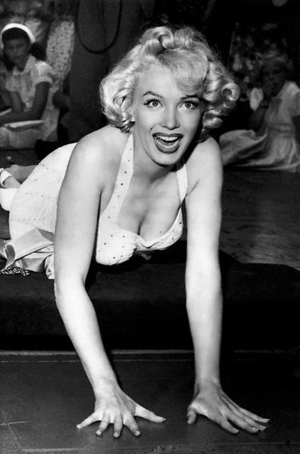 15P Marilyn Monroe exotic photos