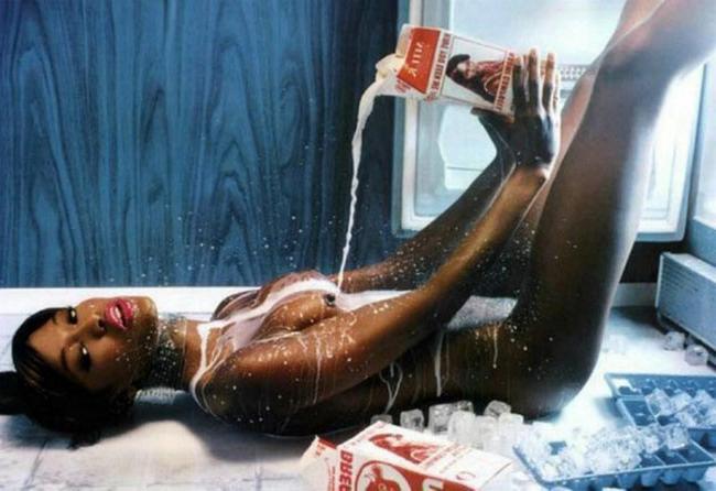 15P Naomi Campbell posing nude