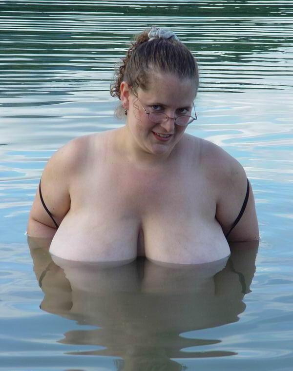 15P bbw showing off her huge ripe boobs