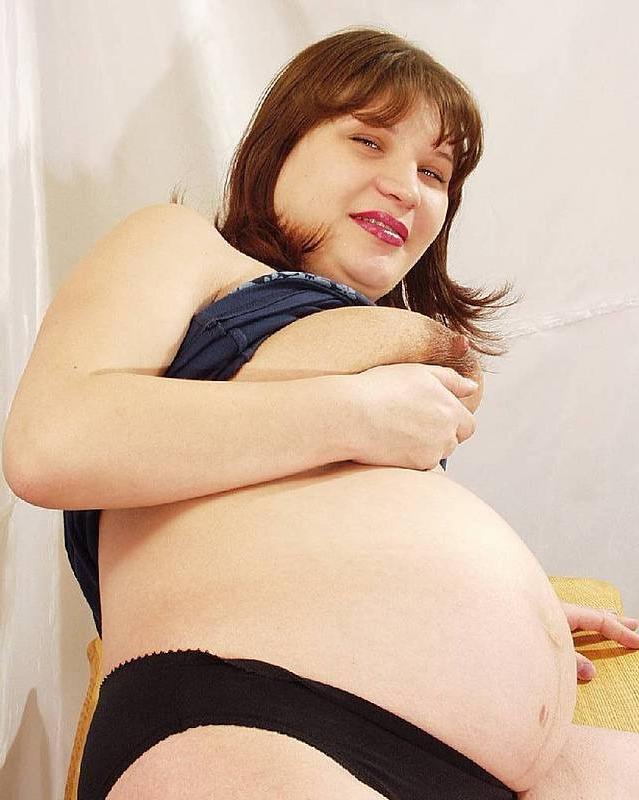 15P Horny pregnant lady showing big nipples