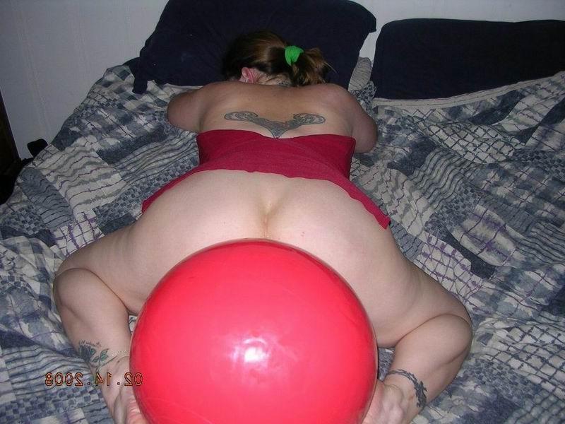 18P Kinky babe double fucks bouncy ball