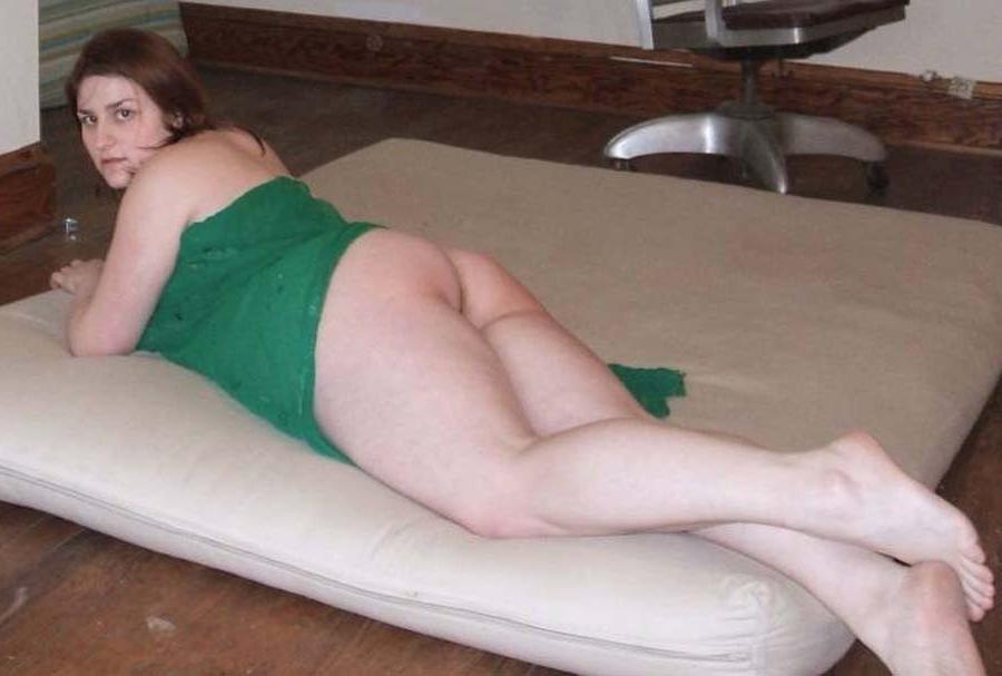 12P Large tits and a plump bottom