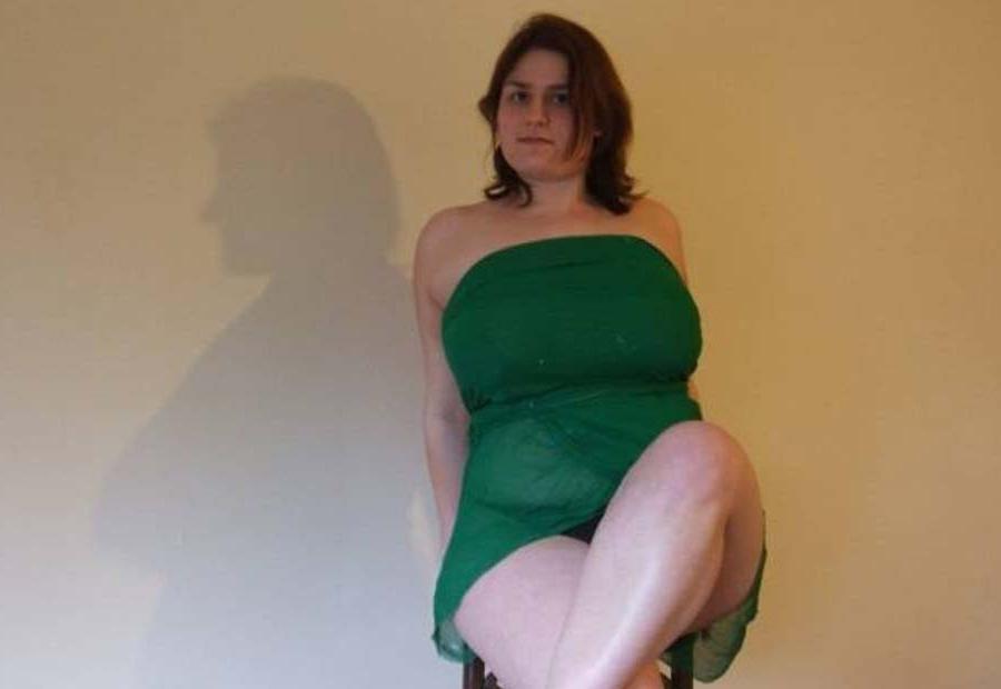 12P Large tits and a plump bottom