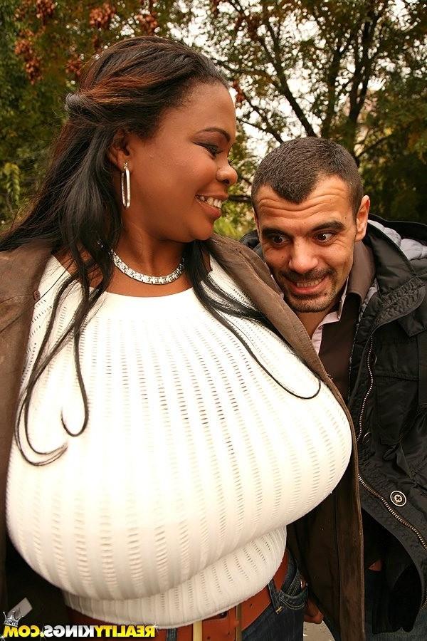 16P Miosotis Claribel has gigantic all natural boobs