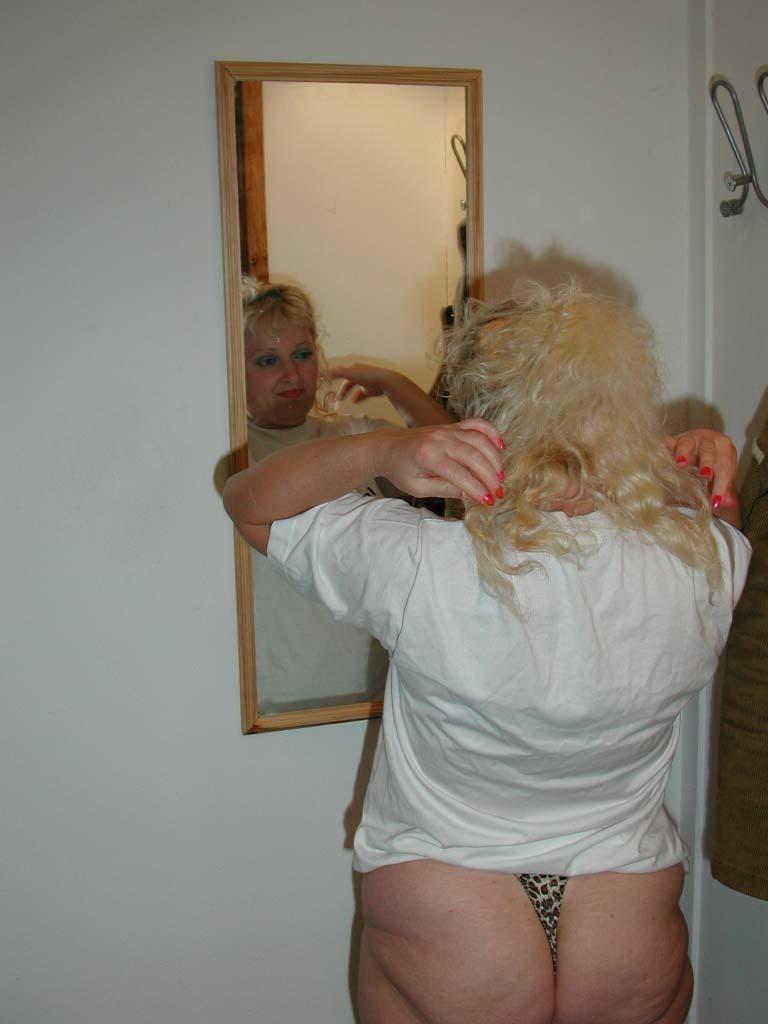 16P chubby housewife toys her pussy with a wine bottle
