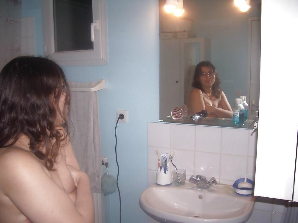25P FRENCH CHUBBY TEEN POSING FOR HER BOYFRIEND