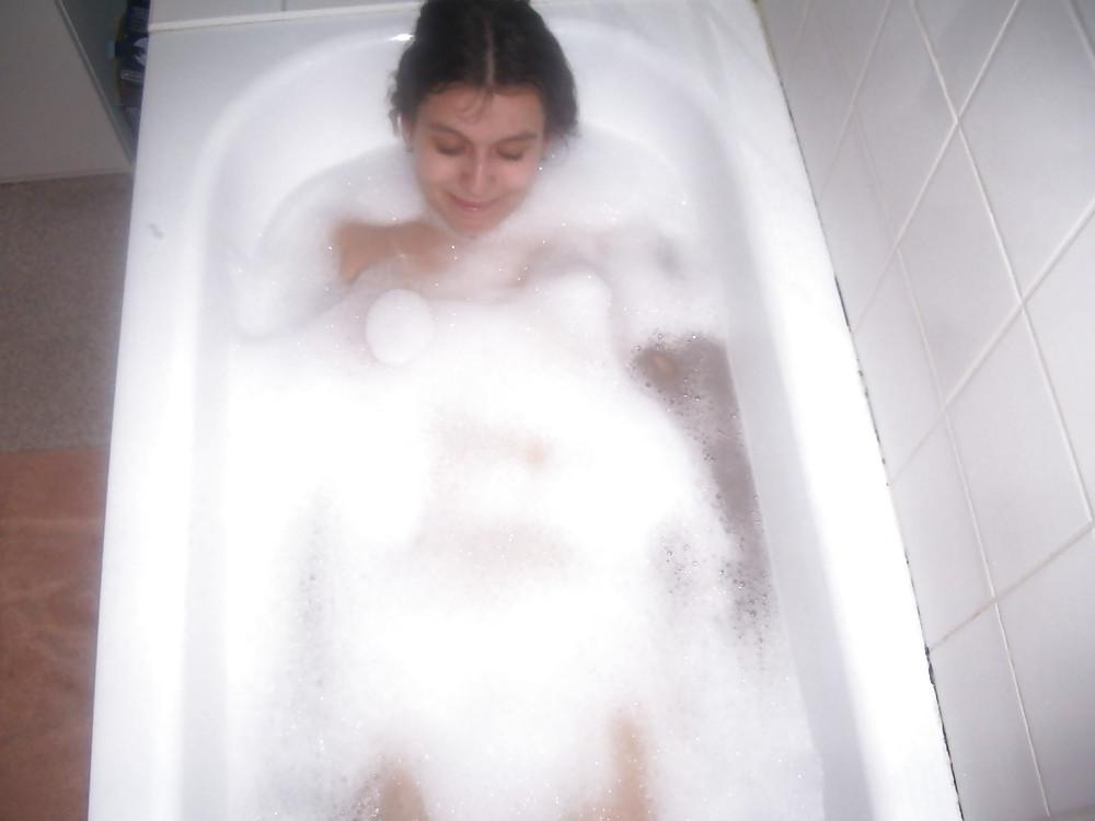 25P FRENCH CHUBBY TEEN POSING FOR HER BOYFRIEND