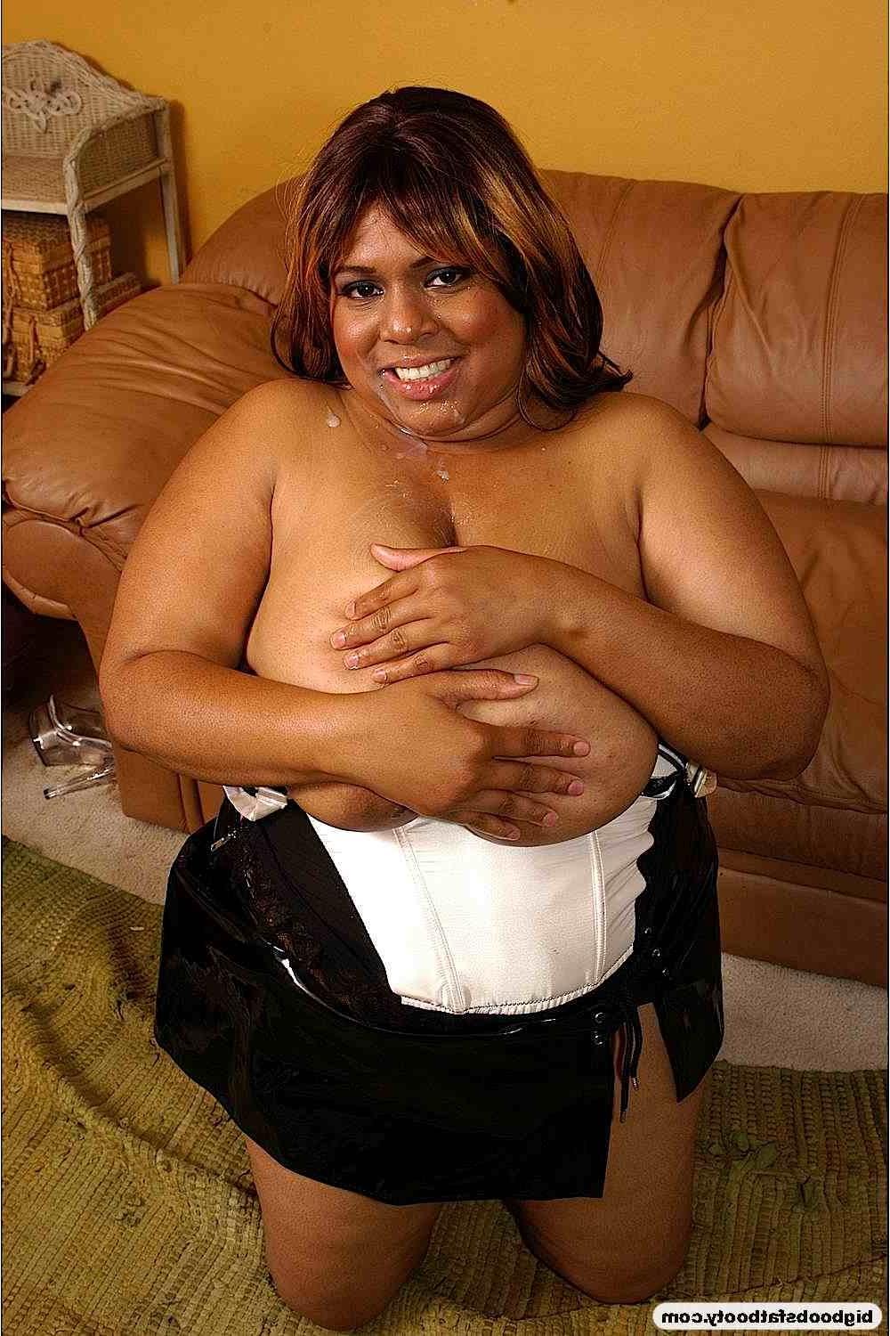 16P Big chocolate babe gets messy cumshot after hard black fucking
