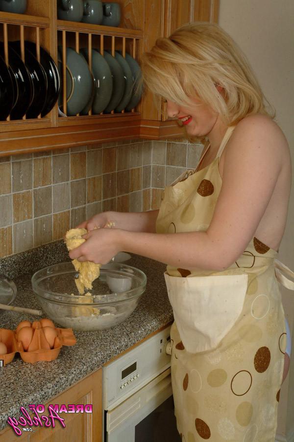 15P Big boobed blonde cooking and gets her tits messy