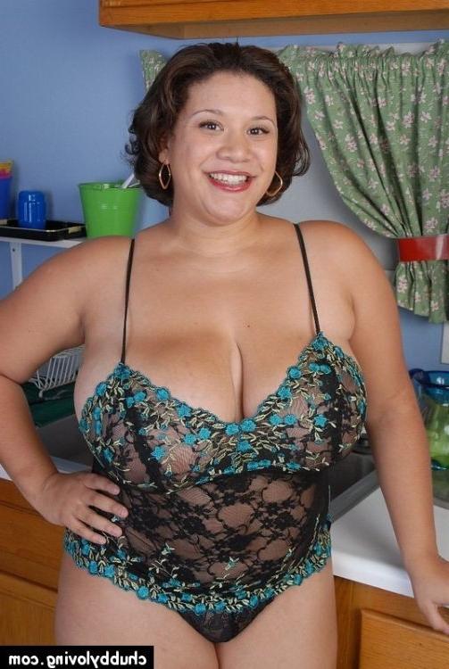 16P This exotic plumper shows her big ass and juicy tits