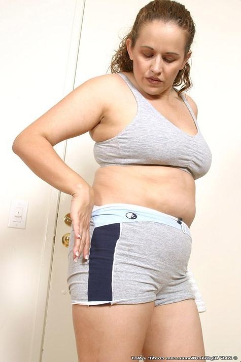 16P Plump Thirtyish Gal All Sweaty Strips Nude After Her Run