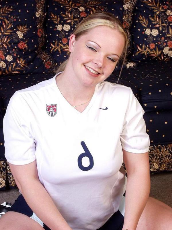 20P Plumper ass blonde in soccer jersey