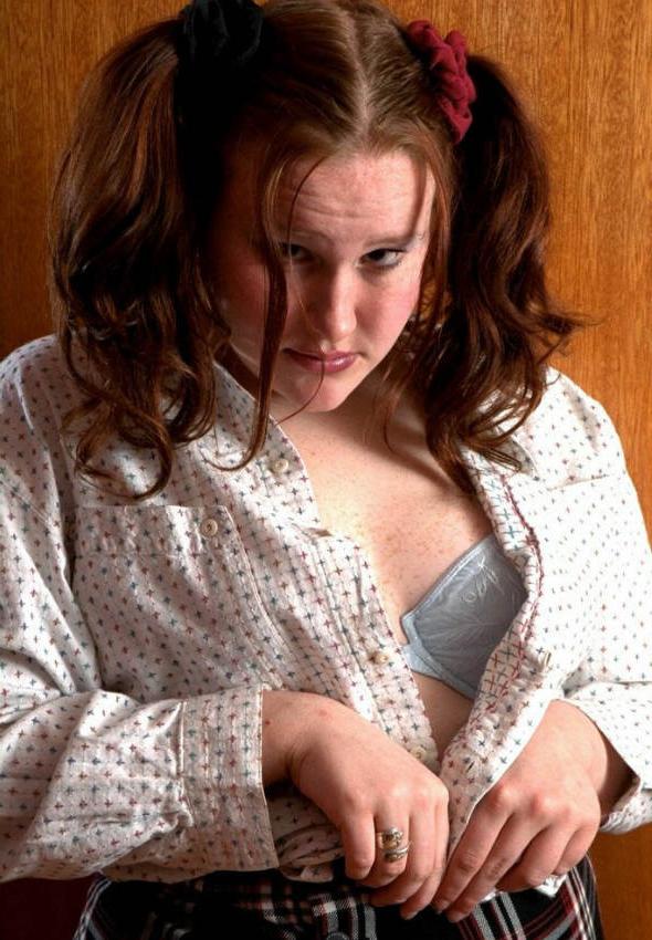 20P Pigtailed plumper in white panties