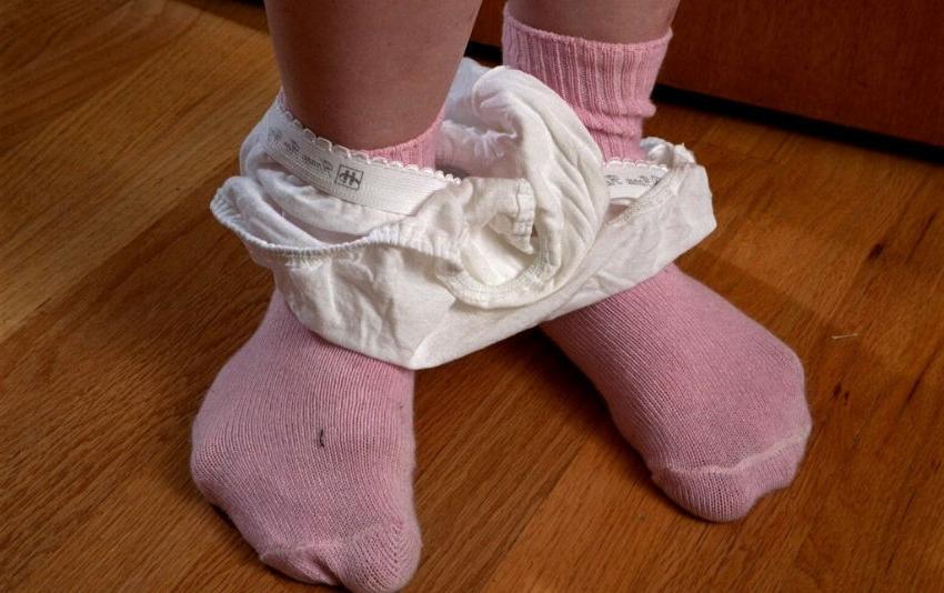 20P Pigtailed plumper in white panties