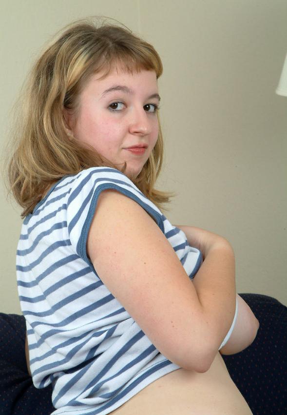 20P Plumper blonde exposin pube on sofa