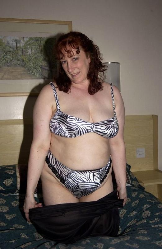 16P Old plumper gives her pussy an orgasmic workout
