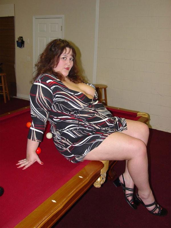 16P Brunette bbw plays with her tits on the pool table