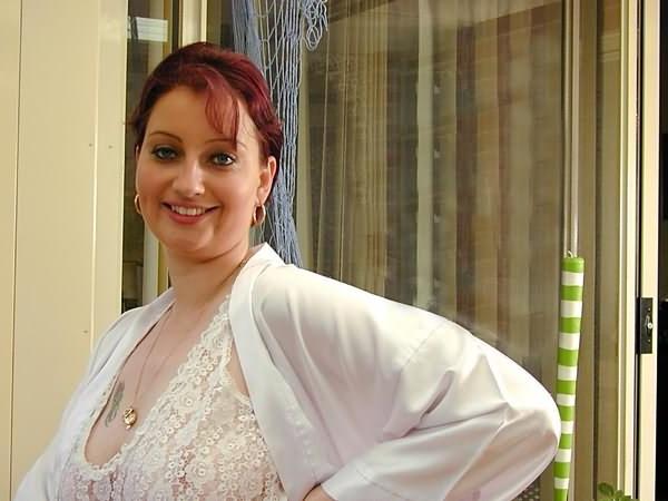 20P Plumper babe posing in lingerie