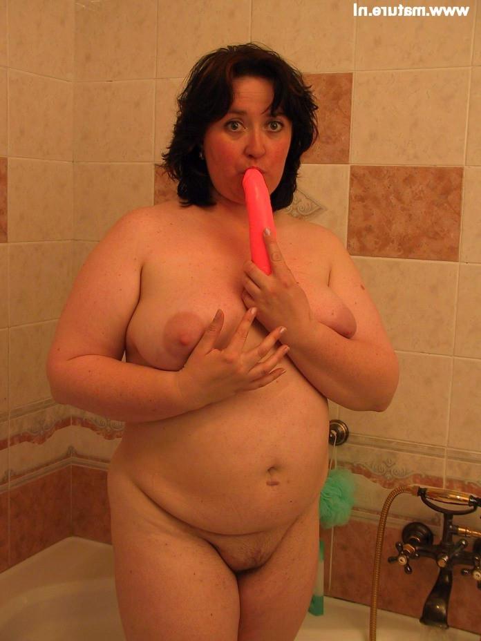 16P mature slut playing
