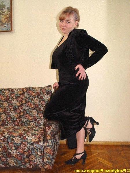 16P Blonde plumper in pantyhose