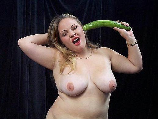 20P Younger plumper babe lick cucumber