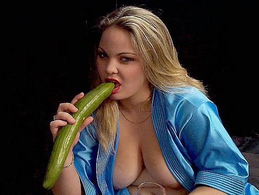 20P Younger plumper babe lick cucumber